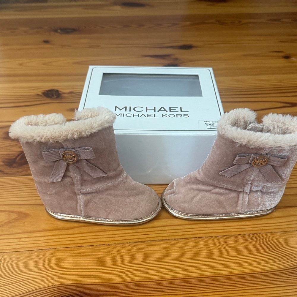 EUC Michael Kors Pink Baby Booties Fur Trim Baby Sweet Style 9-12 months box